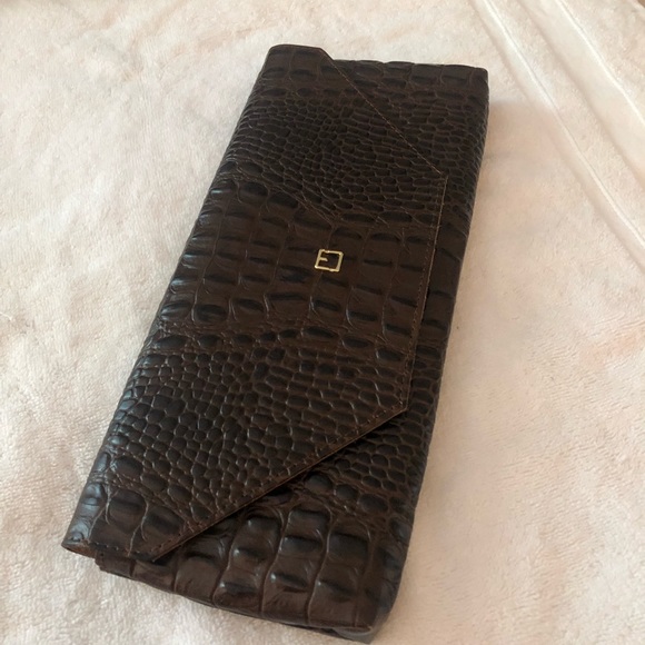 Mjafferjees Croc Clutch - Picture 1 of 10